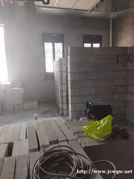 聚苯颗粒轻质复合隔墙板比较其它墙材的性能与优势 聚苯颗粒轻质复合隔墙板比较其它墙材的性能与优势