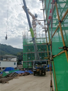 保山吊车出租如何更换吊车液压系统里的液压油？吊装安装公司