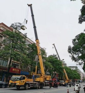 阳春市工地急需吊车,如何快速找到靠谱的租赁公司?