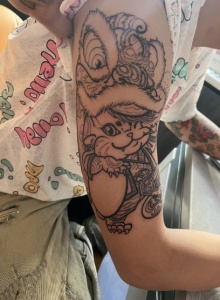 如何确保纹身不会褪色?