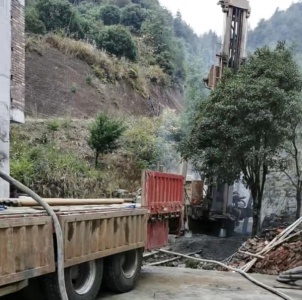 高速公路打井与路基稳定保障