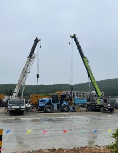 开平12吨吊车出租一天的费用是多少？