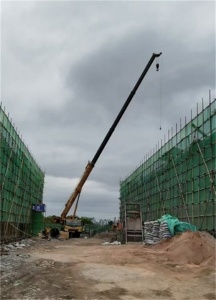 楚雄吊车租赁,专业团队为您的工程保驾护航