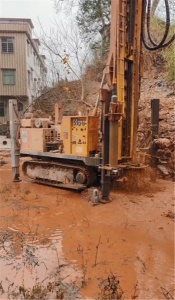 石鼓钻井施工中如何应对恶劣天气和复杂地形