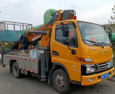 吊车出租公司在进行设备吊装时如何确保重物的平稳移动?