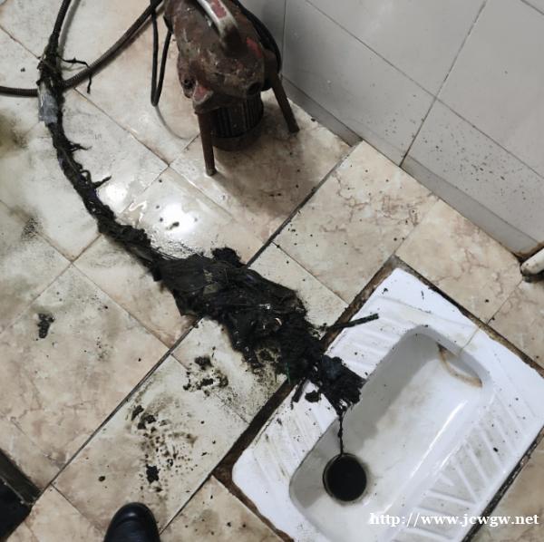 疏通堵塞的厕所比较有效的方法是什么? 疏通堵塞的厕所比较有效的方法是什么?