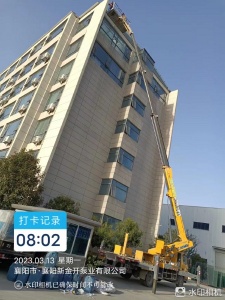 襄阳高空车租赁公司用高空车清洗玻璃的技巧