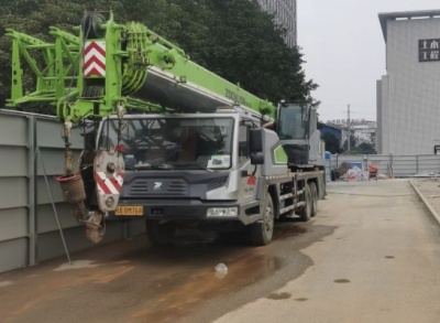 在吊车租赁过程中如何确保安全和合规性？