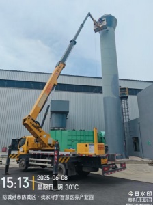 在防城港吊车出租过程中，如何注意保护设备的外观和结构？