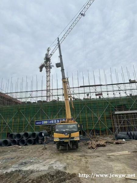 吊车怎样在水坝建设中进行建筑材料吊运? 吊车怎样在水坝建设中进行建筑材料吊运?