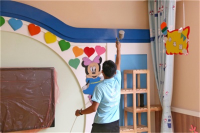 室内有害物质会随着温度的升高，挥发速度加快