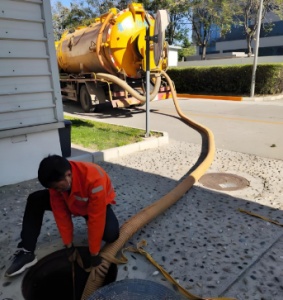 昆明寻甸抽污水 抽粪水 抽泥浆 抽淤泥 隔油池清理 化粪池清理