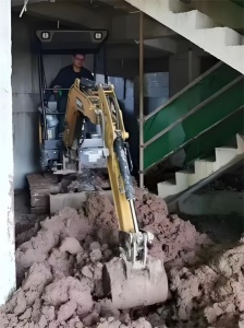 重庆小挖掘机出租助力市政应急抢修