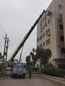 吊车能在繁忙的市区作业吗，有哪些限制条件？