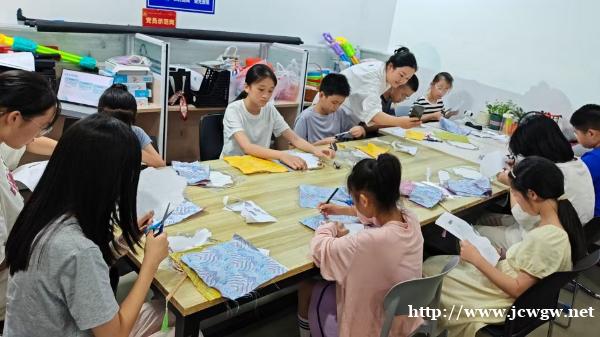 苏州三六六社会实践青少年宋锦珍珠扇DIY手工活动火热招生中 苏州三六六社会实践青少年宋锦珍珠扇DIY手工活动火热招生中