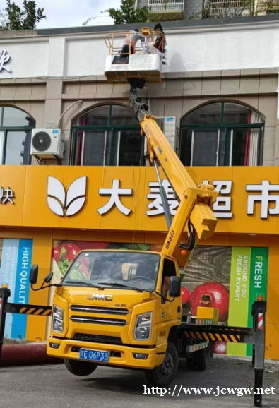 吊车司机的安全操作要求 吊车司机的安全操作要求