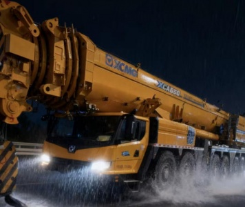 泵车在城市狭窄街道作业，如何实灵活走位与精准浇筑？