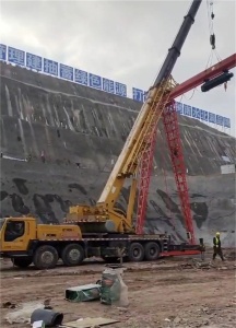 年末工程赶工：鹰潭多台吊车协同作业的效率提升方法