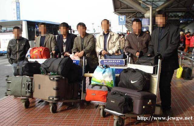 德国招出国工人，包吃住年薪30万起。
