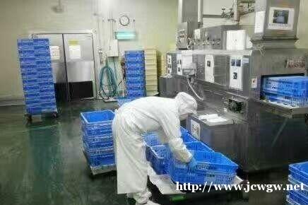 德国招出国工人，包吃住年薪30万起。